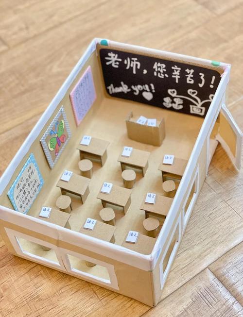 小学教室窗台装死仓鼠的手工鞋盒