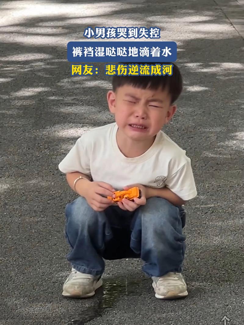 蹲在讲台下哭的七岁男孩,遇上了七岁退缩