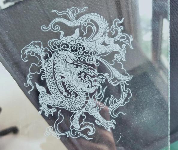 紫外激光打标机在玻璃材质上精细打标对比图