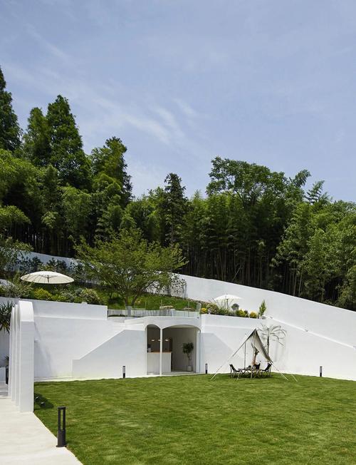 莫干山大乐之野民宿竹林环绕的极简建筑星空泡池