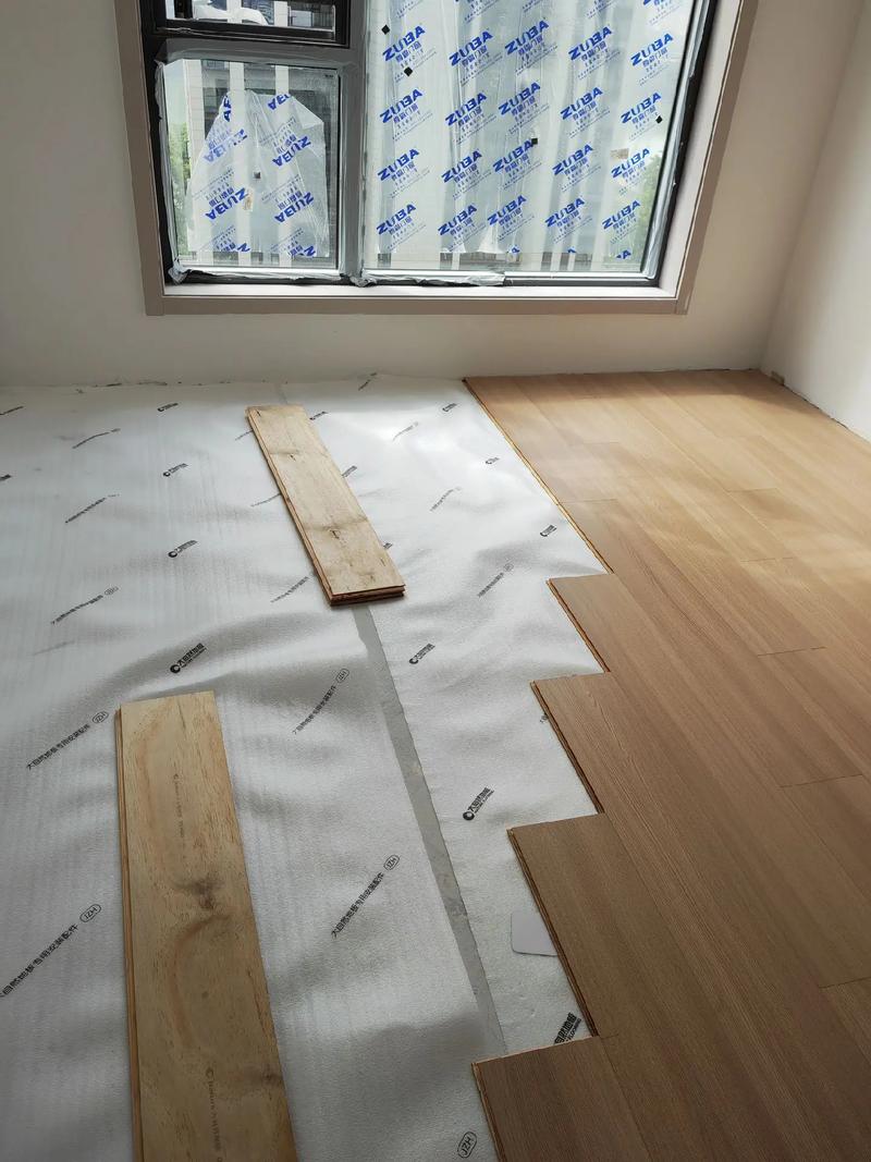 多层实木地板安装地面找平现场