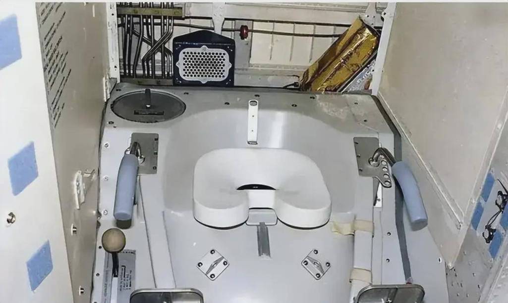 国际空间站太空马桶人因工程设计