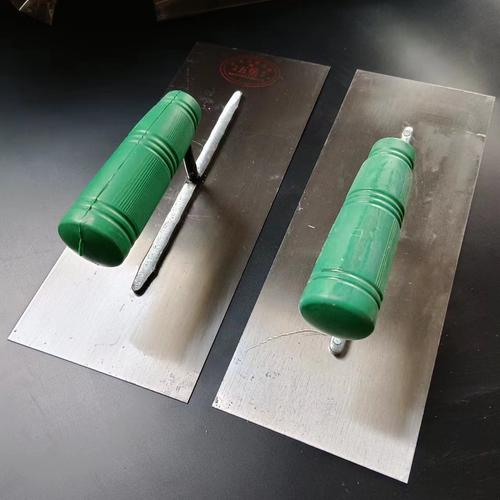 不同材质厚度的抹子实物对比图