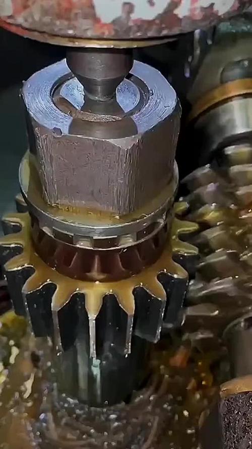 数控滚齿机加工完成汽车齿轮成品