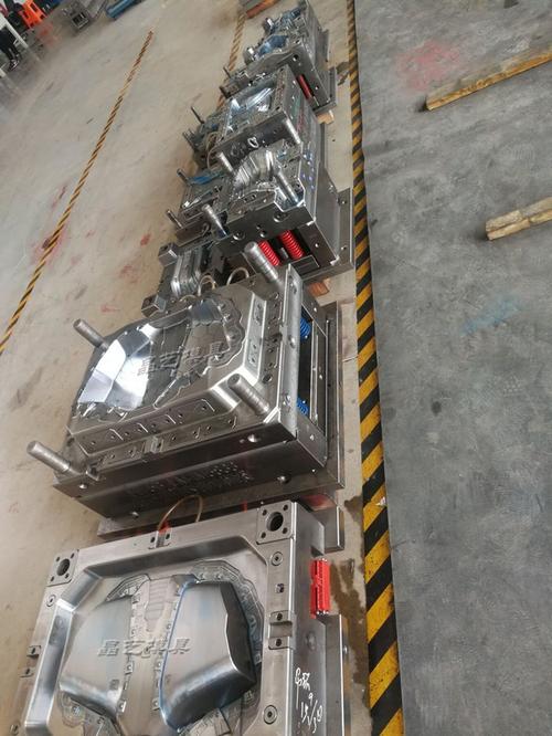 汽车内饰件模具NAK80镜面抛光型腔