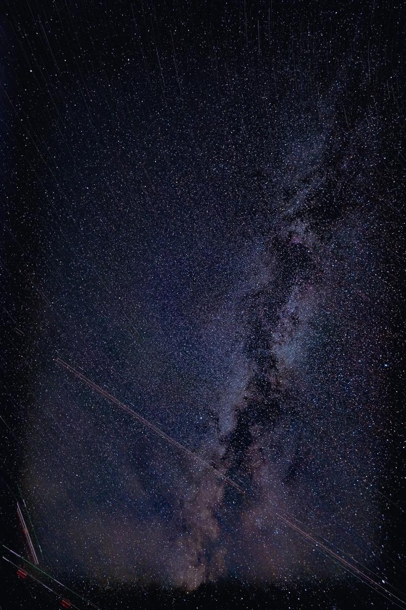 城市光污染与郊区星空流星观测对比实拍