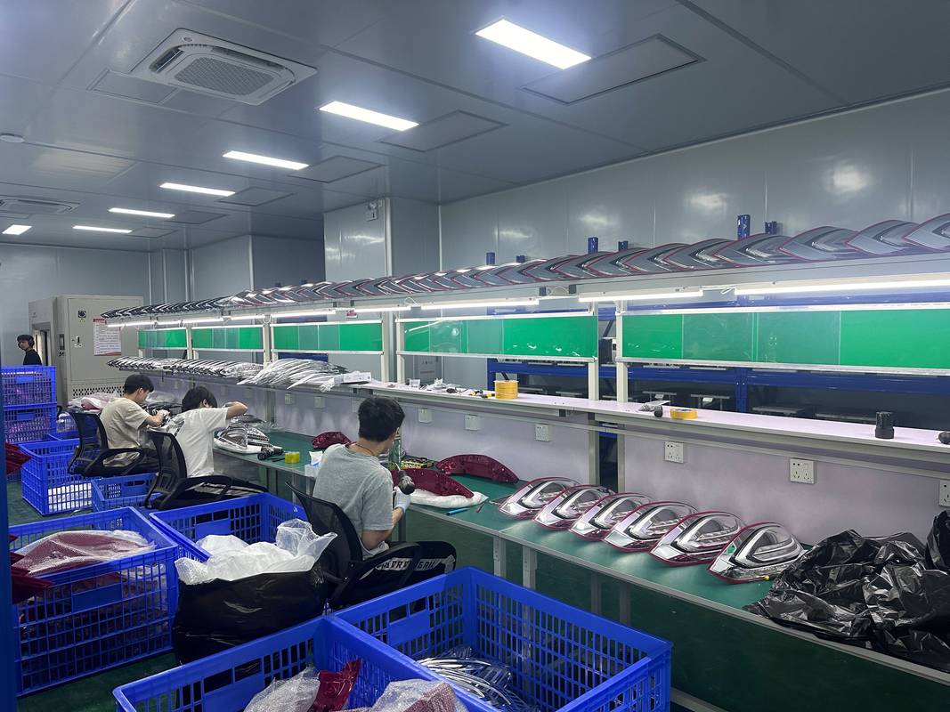 灯饰厂成品LED老化线生产车间