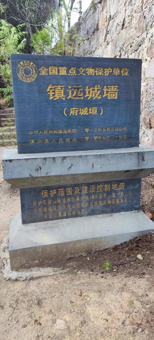 古镇街边文物保护单位标识牌实拍