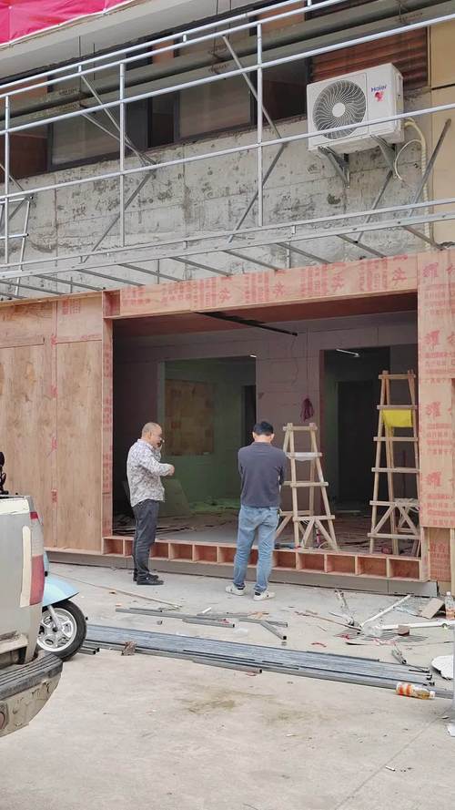 城市沿街商铺装修工程施工现场