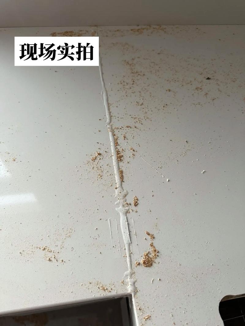 石英石台面接缝打磨施工现场