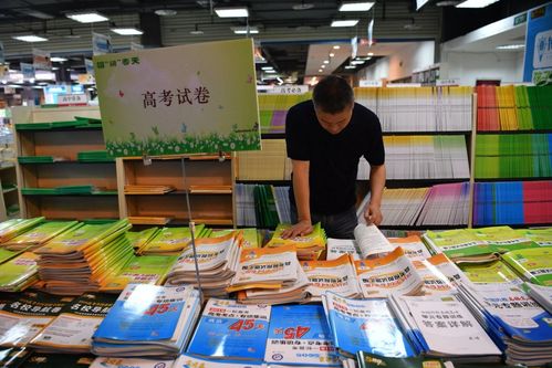 实体书店高考考试试题汇编陈列场景