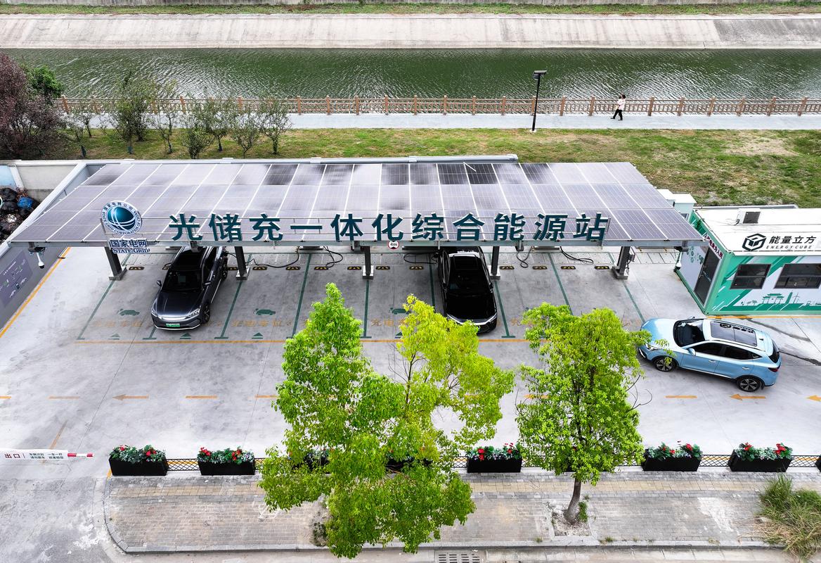 南京居民社区停车场储能充电站实景