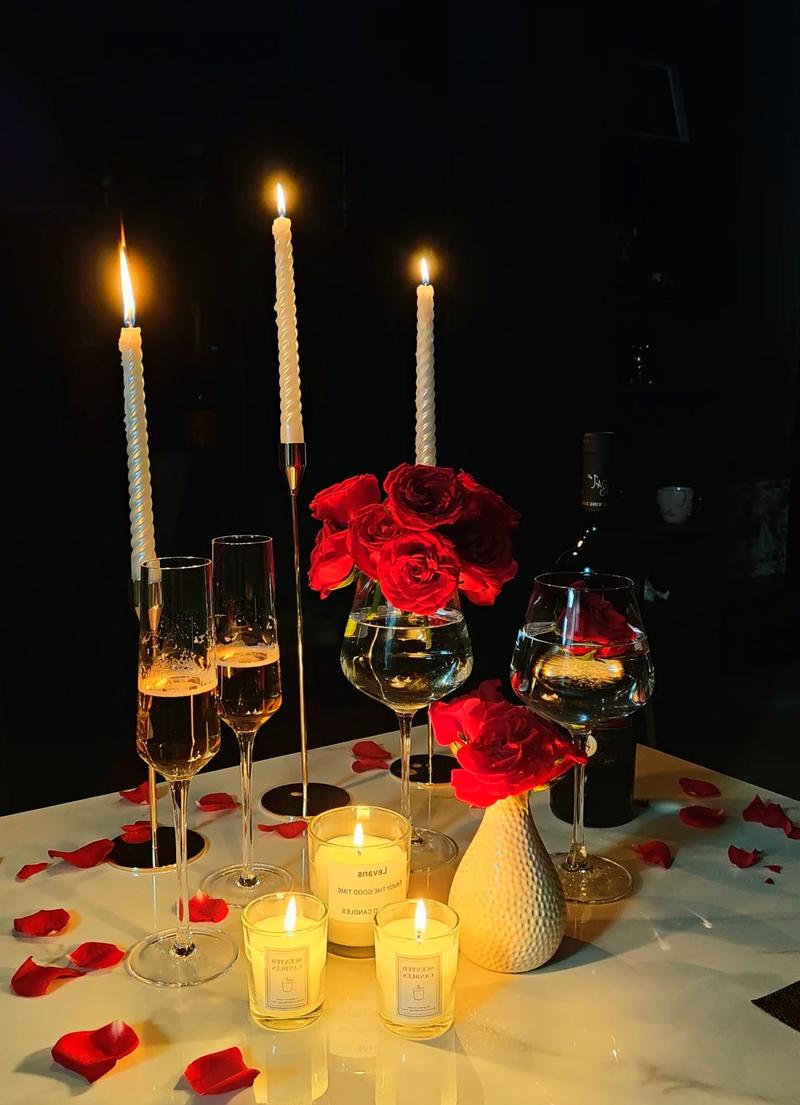 夫妻温馨纪念日晚餐蜡烛玫瑰