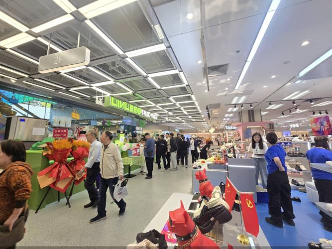 新消费品牌社区小型门店陈列场景