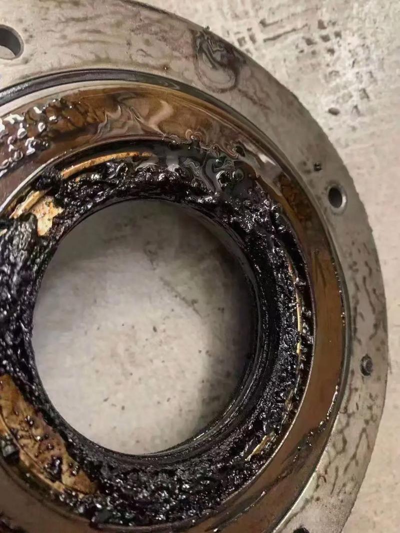 高温工况下润滑脂结焦对比图