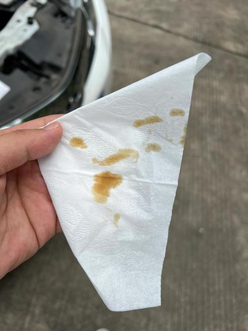 旧机油滴在白餐巾纸上扩散油斑对比实拍