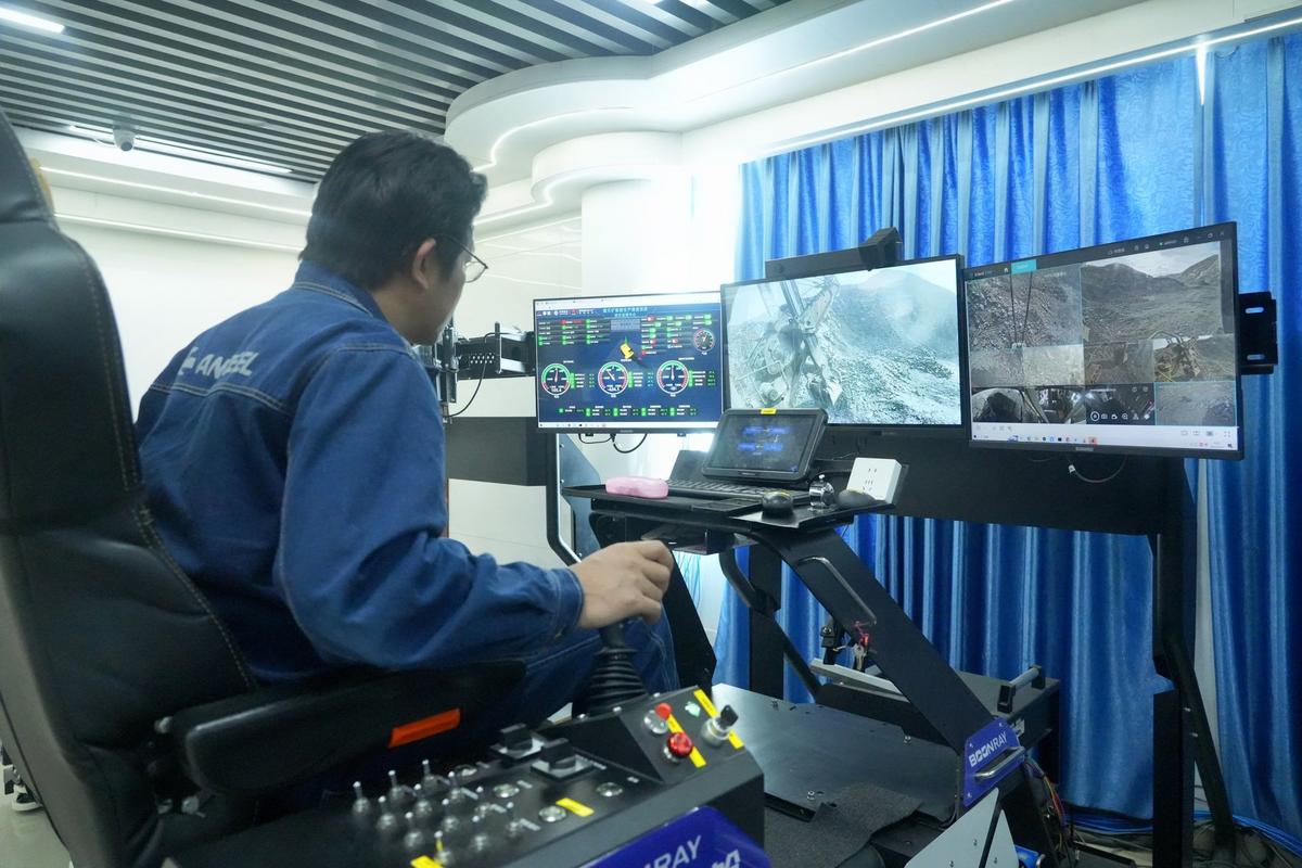 钢铁厂高危工位5G工业专网远程操控操作台