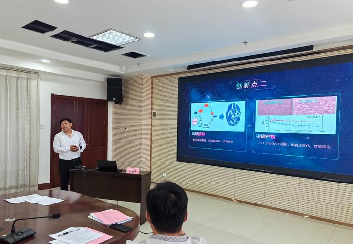 孵化器创业项目路演评估现场图