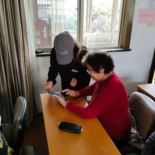 藏在手机缝隙里的新型遗产继承纠纷：别等老人走了才翻旧账-武汉离婚律师