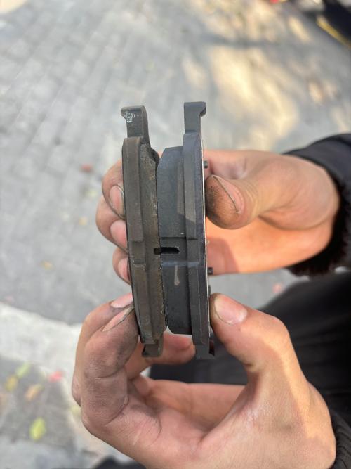 新能源汽车线控制动器新旧摩擦片磨损对比样件