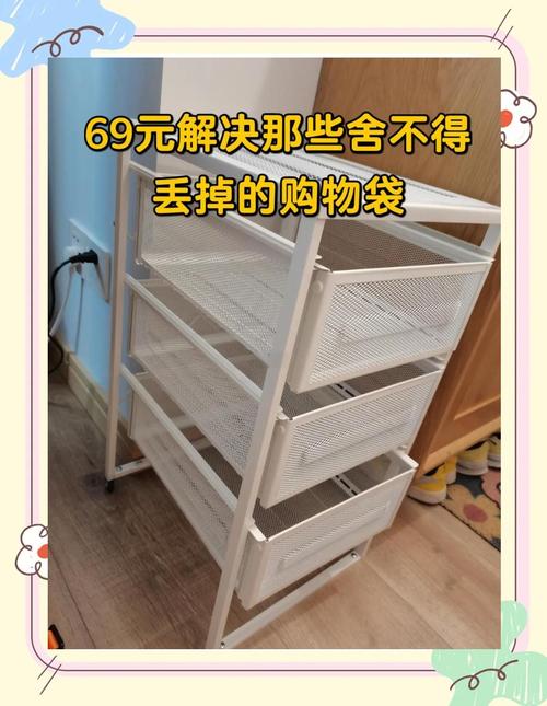 玄关门背后挂帆布环保袋的日常场景