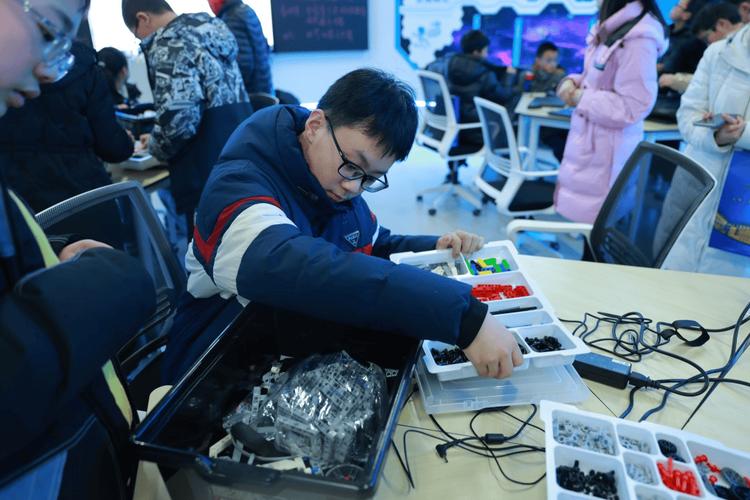 踩过十多个坑总结的科技节组织：让科研成果从实验室走到人群里