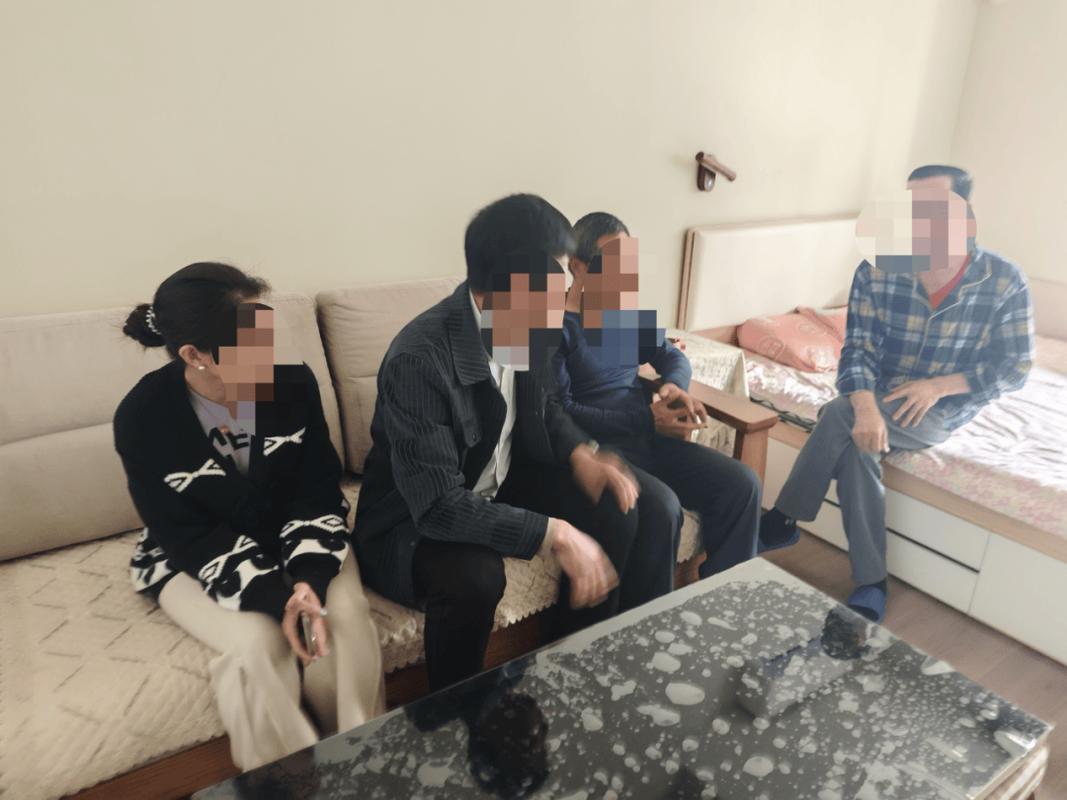 小区居民楼相邻权纠纷争议现场实拍