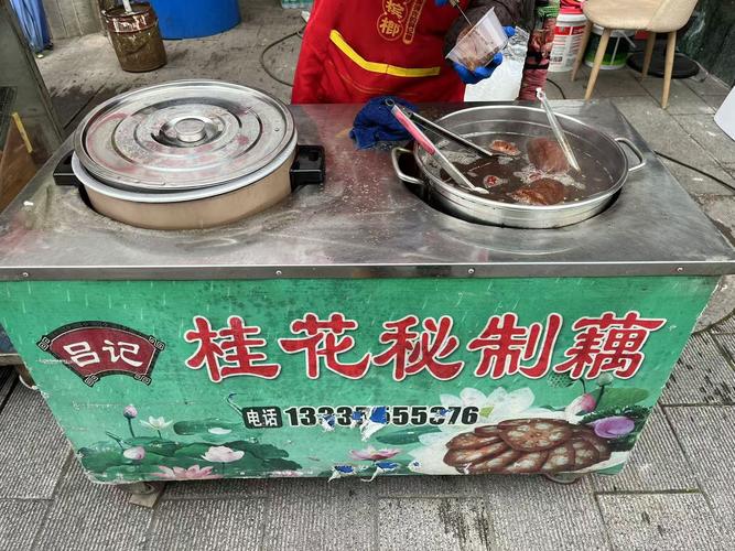 池州翠微巷口摆着九华布鞋和桂花糖藕的街边小摊