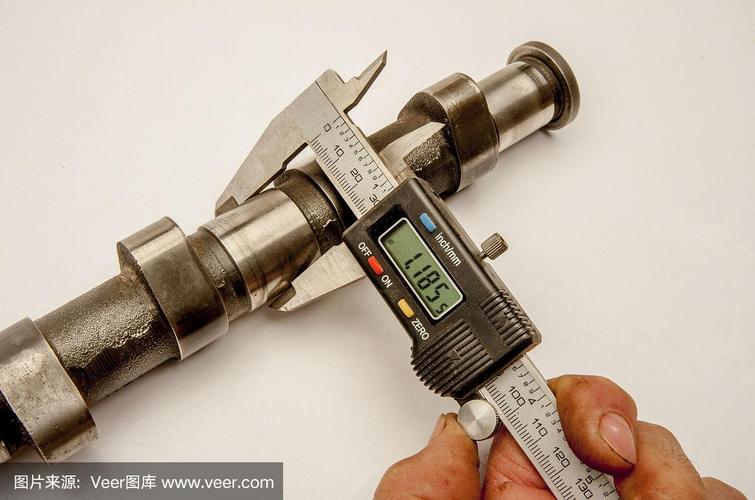 千分尺测量凸轮轴轴径磨损数据实拍