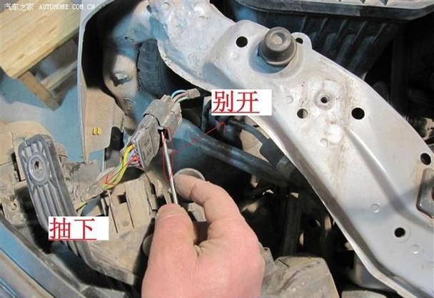 汽修厂拆解汽车大灯插头检查虚接现场