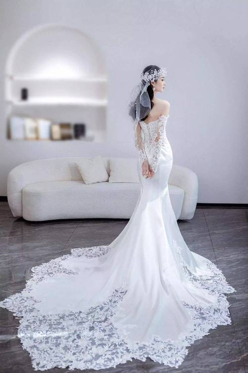 新娘抹胸婚纱搭配公主头发型试妆实拍