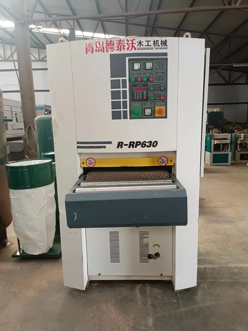 家具厂高龄青岛永强砂光机仍稳定运行