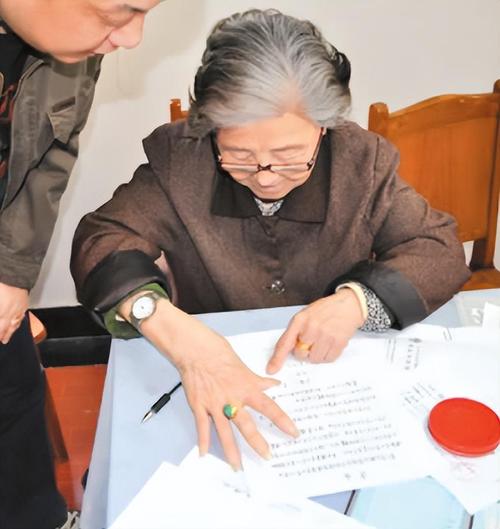 老人订立录音录像遗嘱见证人在场实拍场景