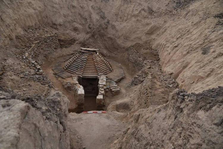被盗挖破坏的辽代古村落遗址现场