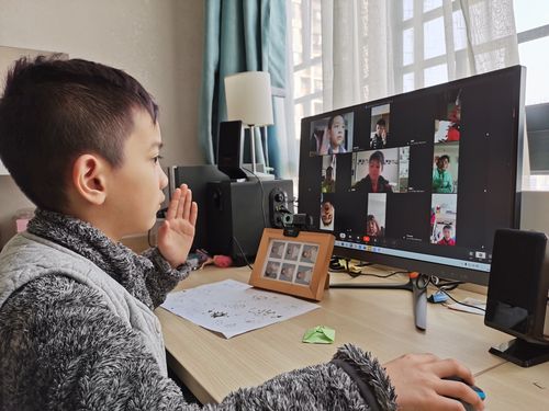 城乡学生线上一对一手工课互动屏幕