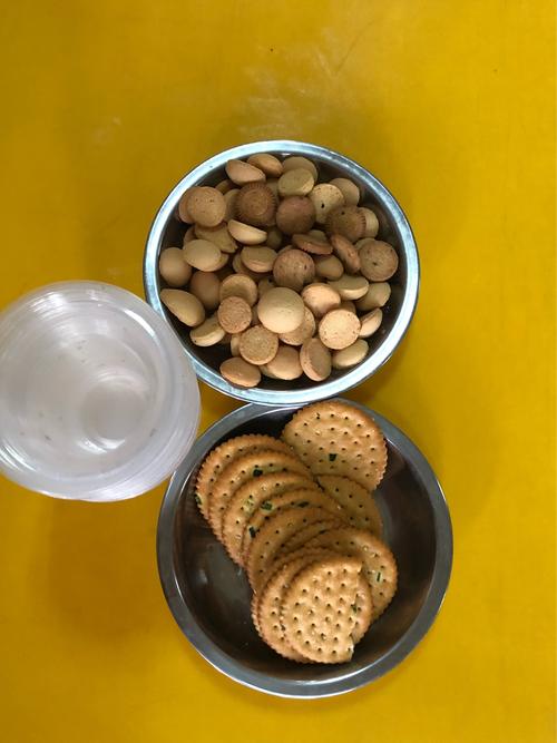 0-3岁幼儿触摸不同质地日常食材感官探索实拍