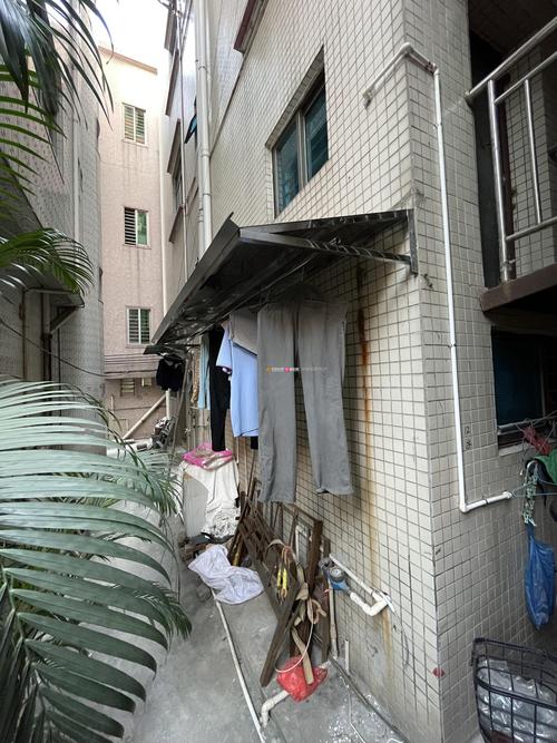 相邻权纠纷雨棚侵权现场对比图