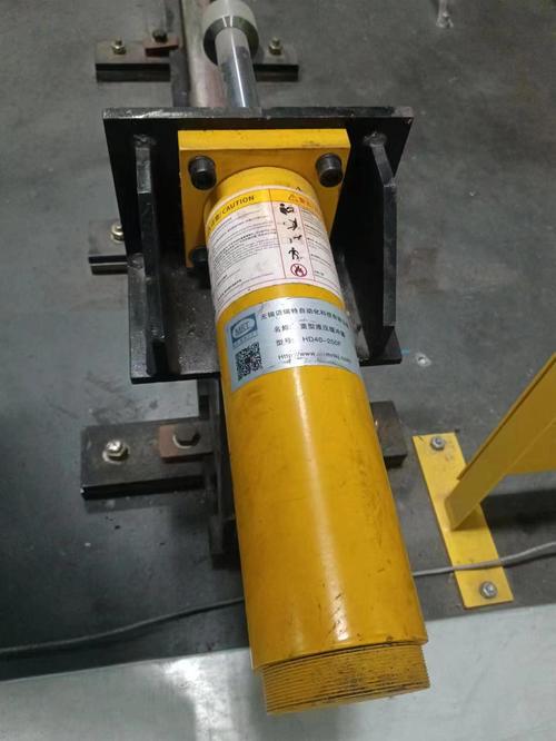 重型机械液压缓冲器安装实物图