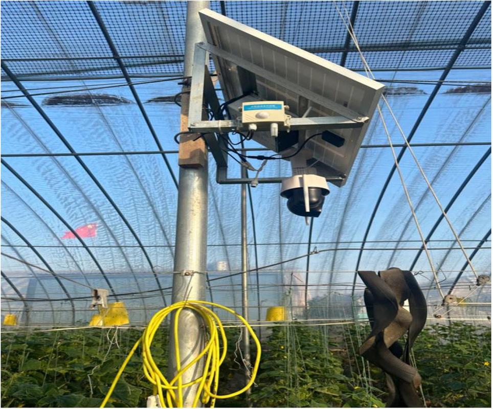 智慧农业大棚物联网传感器安装实景图