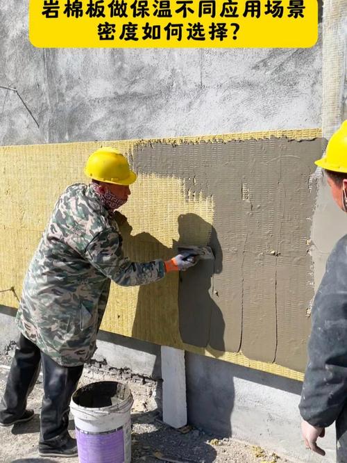 装修师傅正在切割安装岩棉保温棉