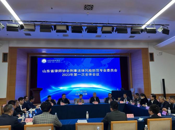 债务追偿律所律师团队研讨合规诉讼方案会议图