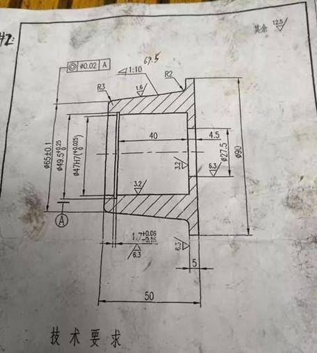 车间钳工对照工业装配图纸核对零件尺寸