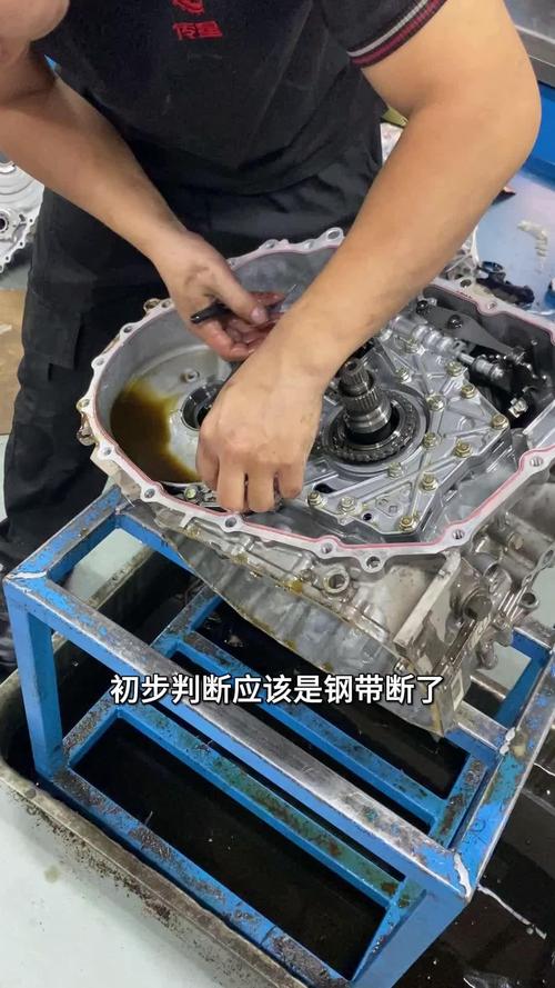 汽修厂拆解CVT变速箱钢带磨损实物图