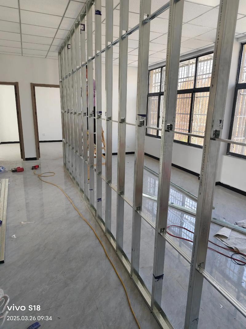 装修现场金属隔断与布艺软包施工顺序