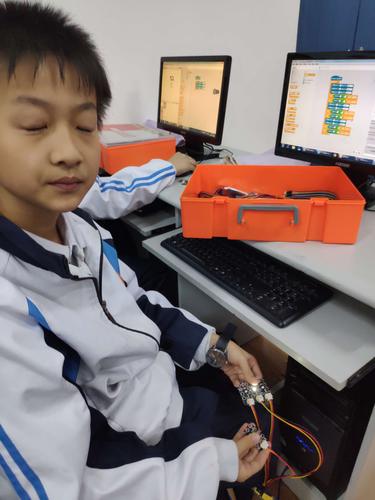 开源硬件设计：为什么普通人也能靠它做自己的硬件产品