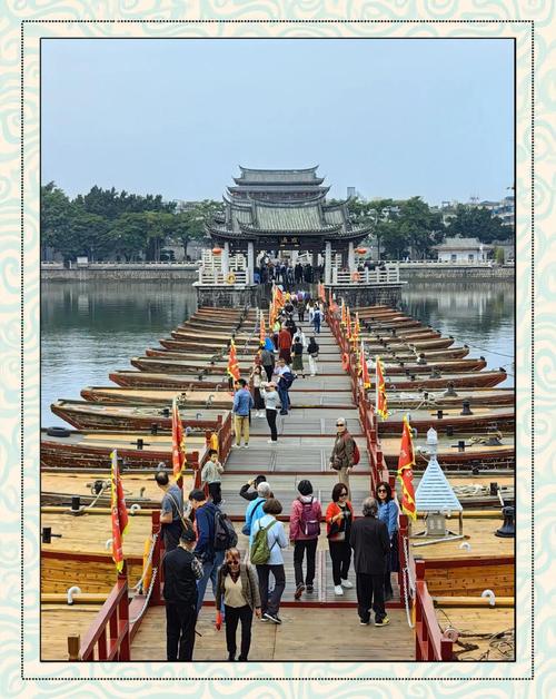 潮州广济桥清晨开桥浮船铁链