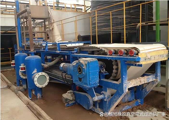 精细化工生产车间真空过滤机作业图