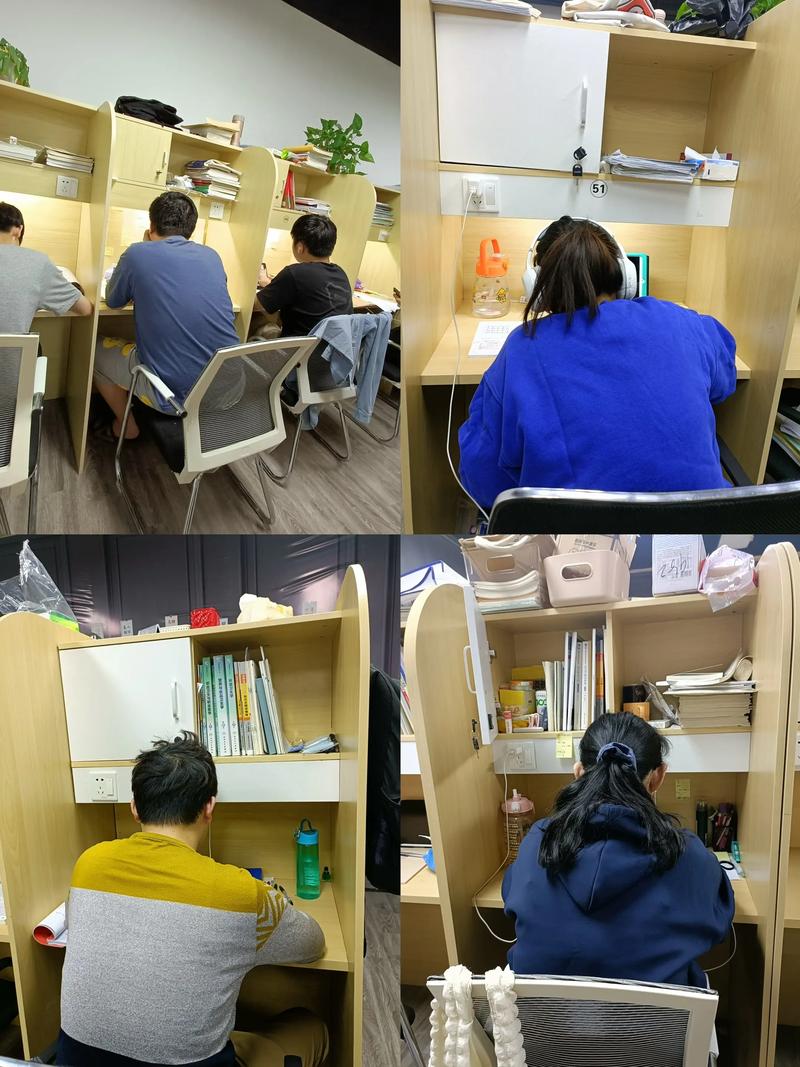 二战考研人深夜在书桌前划掉已完成计划