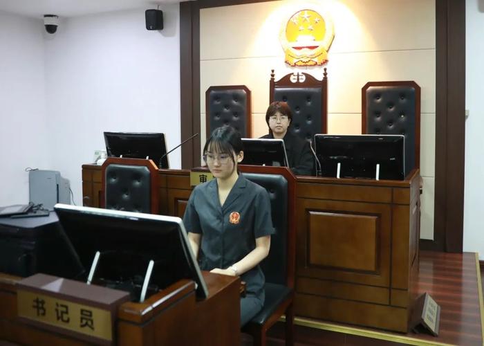 上海法院离婚案件庭审现场
