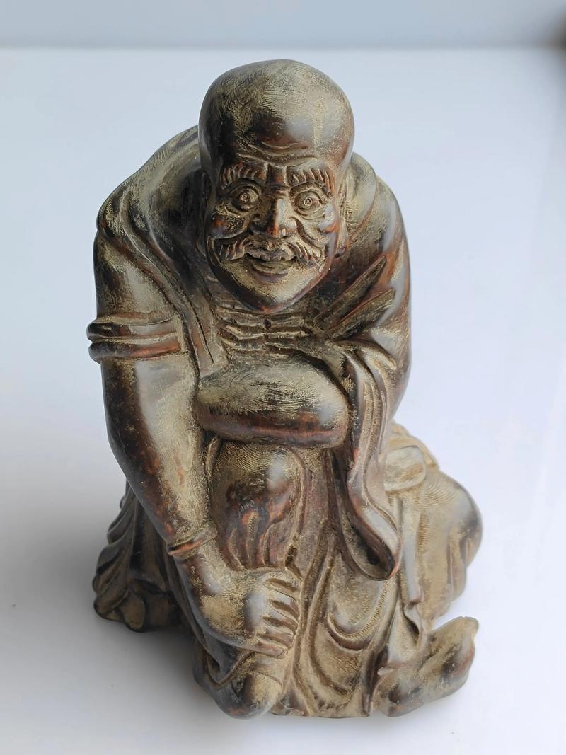 手工雕刻黄杨木罗汉把件细节